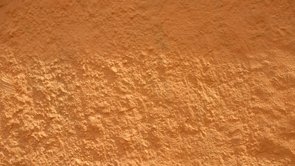 Pared de gotelé naranja al aire libre