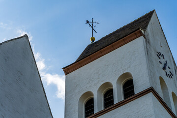 L'église Saint-Nicolas de Katzenthal : son clocher carré et son toit à l'impériale, CeA,...