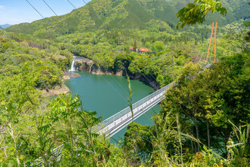 須木の滝（ままこ滝）とすきむらんど大つり橋の風景