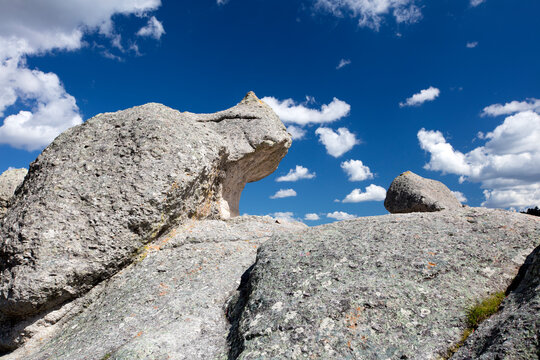 Para arrancar, te contamos que el Valle de las Ranas se ubica al sureste de Creel, en la sierra Tarahumara