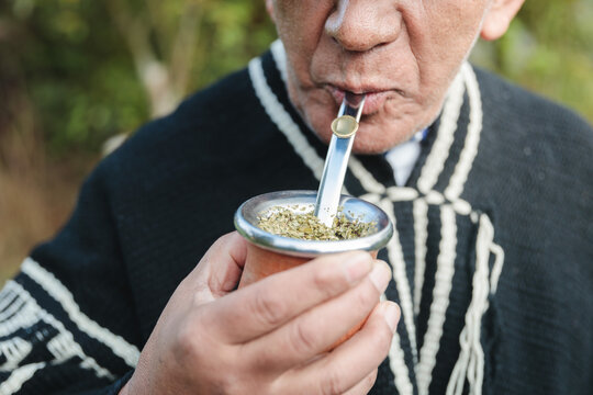 Cropped senior man drinking hot beverage in park