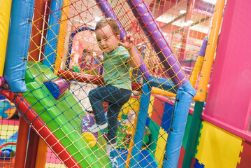 Obraz na płótnie Canvas Indoor playground with colorful plastic balls for children