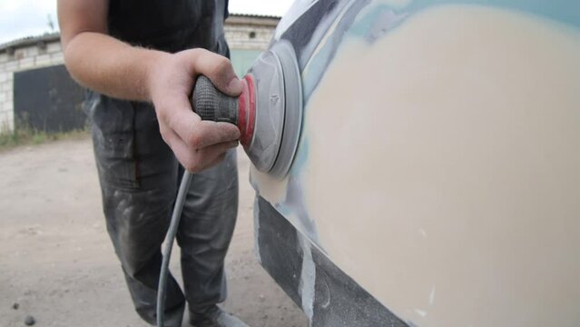 car body repair, putty sanding, body polishing.