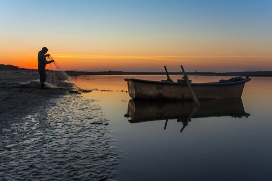 fishermen, boat, fishing, river, fish, sunset, sea, water, algeria, algerian, traditional, clouds, lake, reflection, culture, beach, traditional fisherman, asian, silhouette, sky, people, man, africa