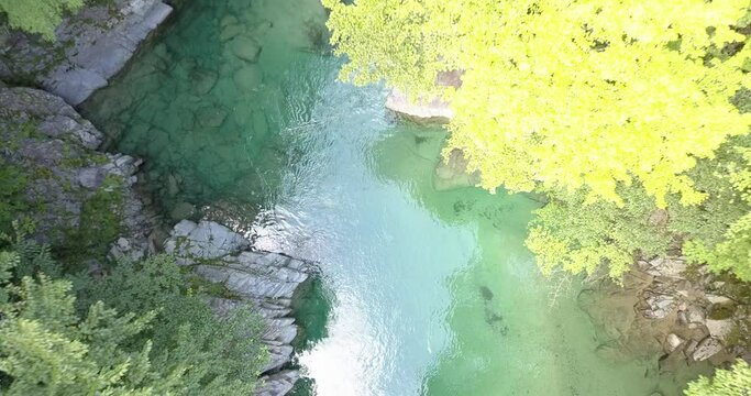 岐阜県中津川市、付知峡の美しい川。