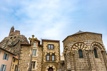 Rocher et chapelle Saint-Michel D'Aiguilhe au Puy en Velay