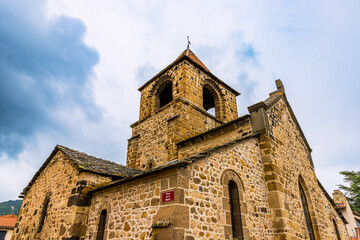 Fototapeta na wymiar église Saint-Maurice de Lavoûte-sur-Loire