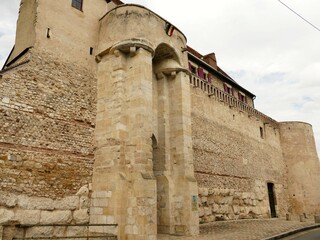 Les vestiges des anciens remparts de la ville de sens