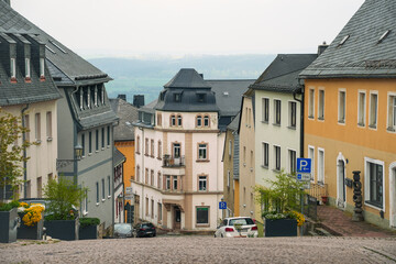 In der Straßen des Ortes Augustusburg in Sachsen