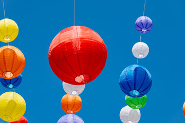 Obraz premium colorful lanterns in a city with view from below