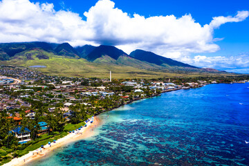 Fototapeta premium Aerial Majesty: Coastal Maui's Pristine Reef Revealed