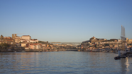 Fototapeta na wymiar Vista do Porto e de Vila Nova de Gaia-6