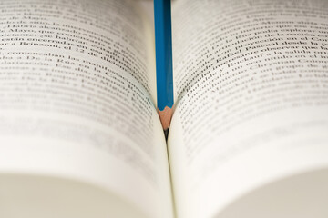 Fototapeta premium Pencil on book