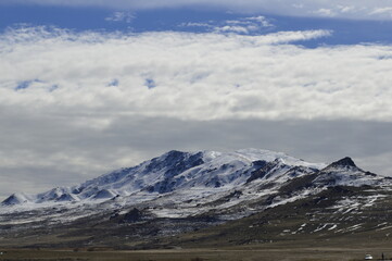 Fototapeta na wymiar Snow covered mountains 
