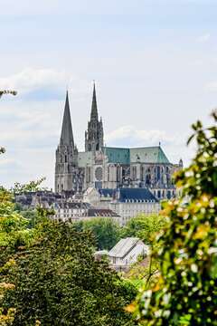 Chartres, Kathedrale, Notre-Dame, Altstadt, Altstadth&auml;user, Kirchenfenster, Fluss, Eure, Sommer, Frankreich