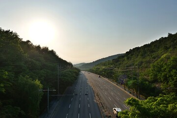 길거리, 마운튼, 간선도로, 경관, sky, 여행, 네이처, 아스팔트, 길, 마운튼, 여름, 구름, 나무, 국가, 풍경, 경치, green, 나무, 경치, 공원, 바위, 교통, car, 고개, 드라이브