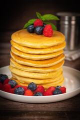 Recipe for maple syrup pancakes with raspberry and blueberry filling