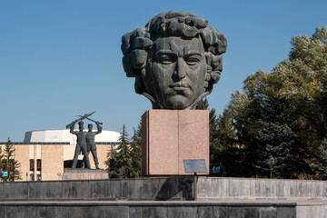 Obraz premium View of Khachatur Abovyan monument on sunny autumn day. Abovyan town, Armenia.