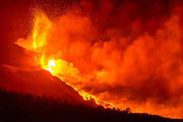 Fototapeta na wymiar Vulkan Tajogaite La Palma 2