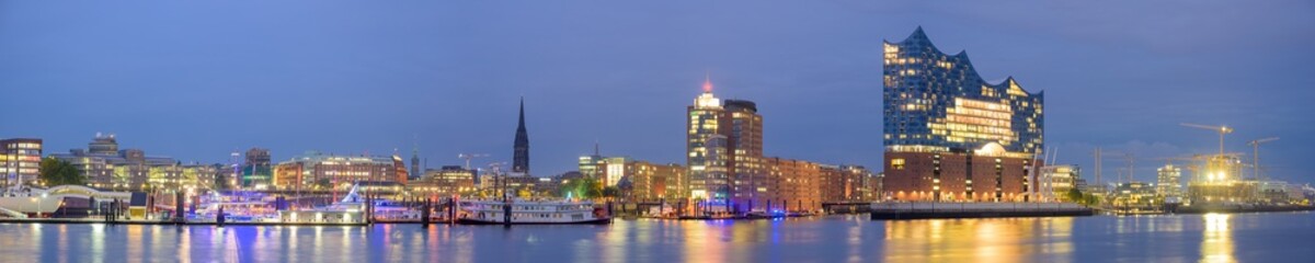 Fototapeta na wymiar Panoramic View of the Hamburg harbour, Germany