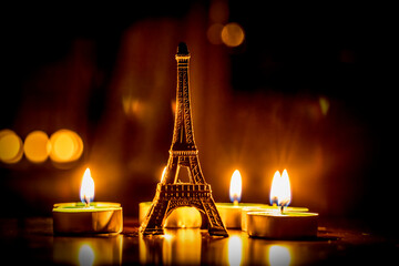 Small eiffel tower figure and candles