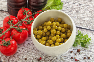 Canned sweet green peas conserve