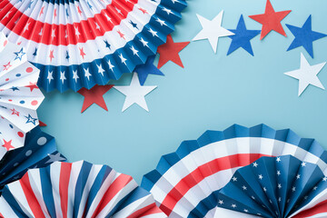 Obraz premium 4th of July background. USA paper fans, Red, blue, white stars and confetti on blue wall background. Happy Labor Day, Independence Day, Presidents Day. American flag colors. Mock up. Top view.