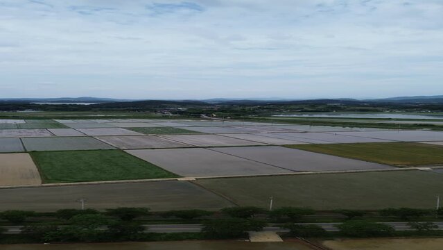 모내기철을 맞이한 바둑판 모양의 논에 물을 대고 흙을 갈아엎는 농기계