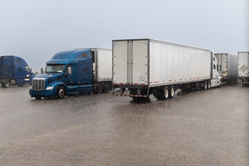 Obraz na płótnie Canvas heavy rain and semi trucks 