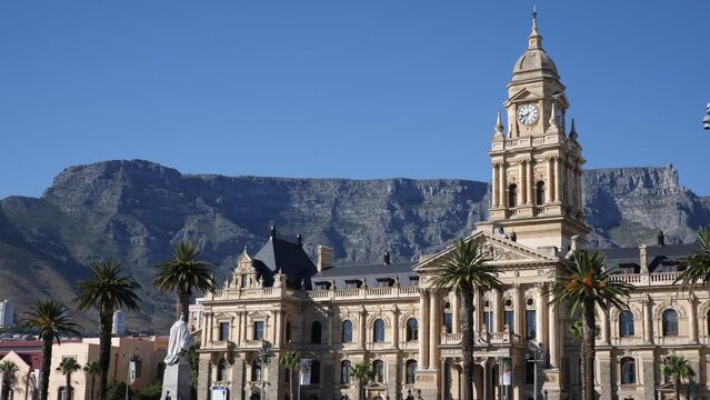 Cape Town City hall with table mountain in the background. Edwardian building and Table Mountain skyline.