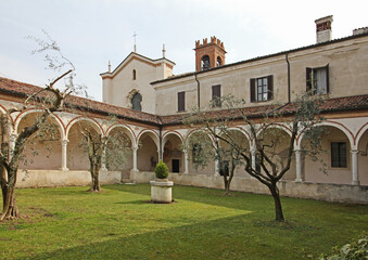 il Chiostro del '400 dell'abbazia olivetana di Rodengo Saiano