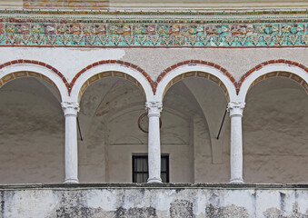 particolare della loggia al piano superiore del Chiostro grande dell'abbazia olivetana di Rodengo Saiano