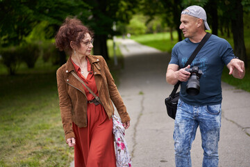 Photographer with his mature model in the park
