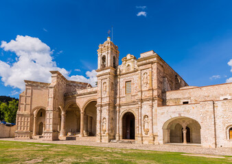 Fototapeta na wymiar Ex Convento de San Pedro y San Pablo Teposcolula