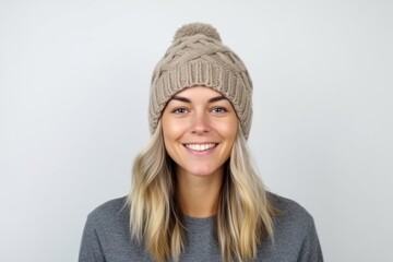 Portrait of a smiling young woman in a knitted hat.