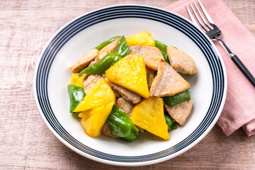 塩豚とパイナップルの炒め物