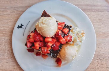 strawberry ice cream