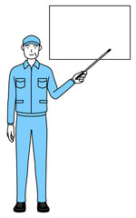 ホワイトボードを指示棒で指す帽子と作業着姿のシニア男性（経営者、管理職、上司）