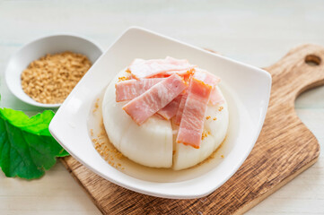 調理前の新玉ねぎのコンソメ煮