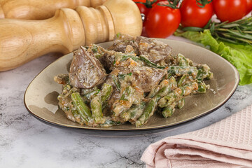Fried turkey liver with herbs in cream sauce