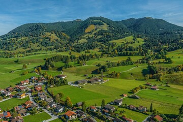Fototapeta na wymiar Unterammergau im Luftbild - Ausblick auf den Ortsteil Au östlich der Ammer 