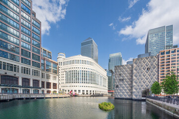 Obraz premium Middle dock in the Canary Wharf development in London