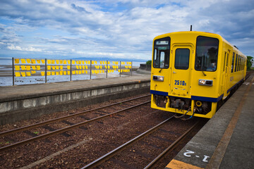 長崎市島原で訪れた大三東駅の黄色いハンカチ