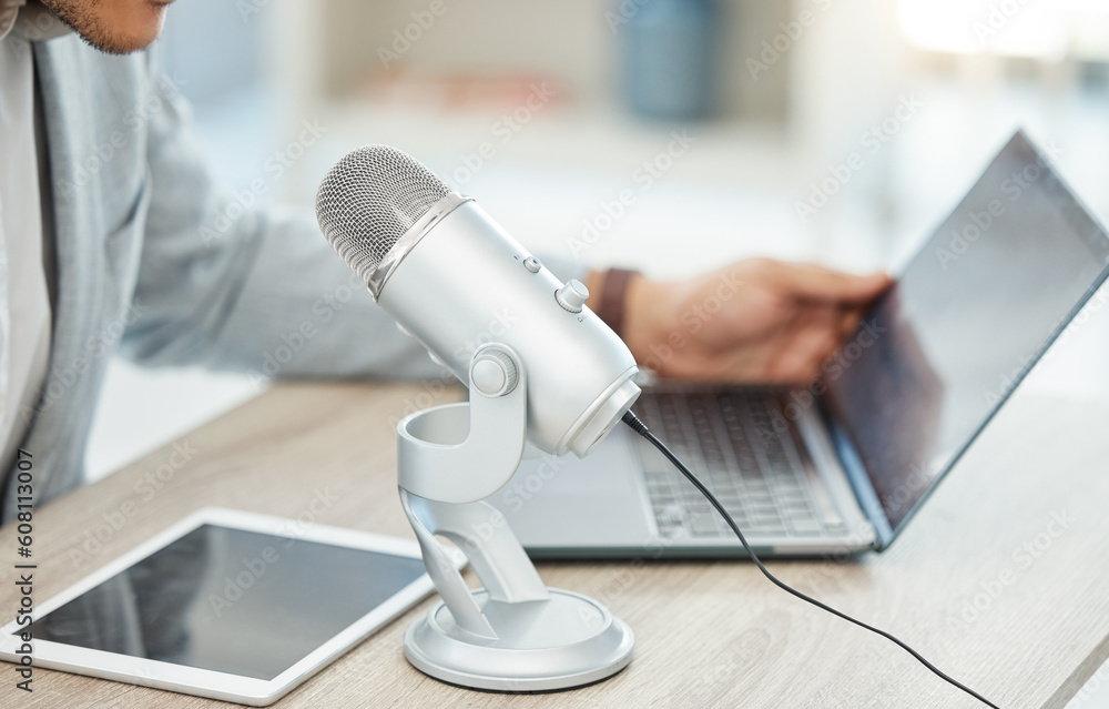 Aufkleber computer, microphone and business man hands for podcast, online broadcast and web 3.0 platform or di