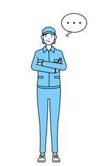 腕を組んで考える帽子と作業着姿のシニア女性（経営者、管理職、上司）