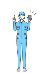 電卓を持って指さす帽子と作業着姿のシニア女性（経営者、管理職、上司）