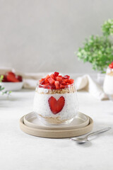 Pudding with strawberries and chia seeds.