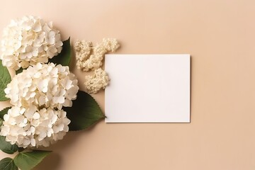  Weißes Papier, Grußkarte, Postkarte neben Blumen und Blättern. Romantischer Brief Dekoration generative Ai