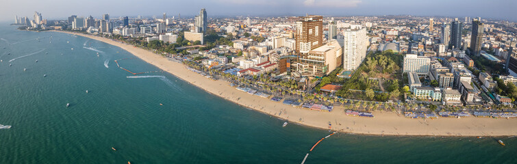 Obraz premium Aerial view of Central Pattaya beach in Chonburi, Thailand