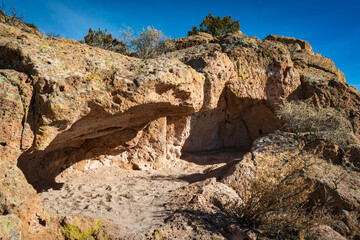 Fototapeta premium Cave Dwelling at Bandelier National Monument in New Mexico